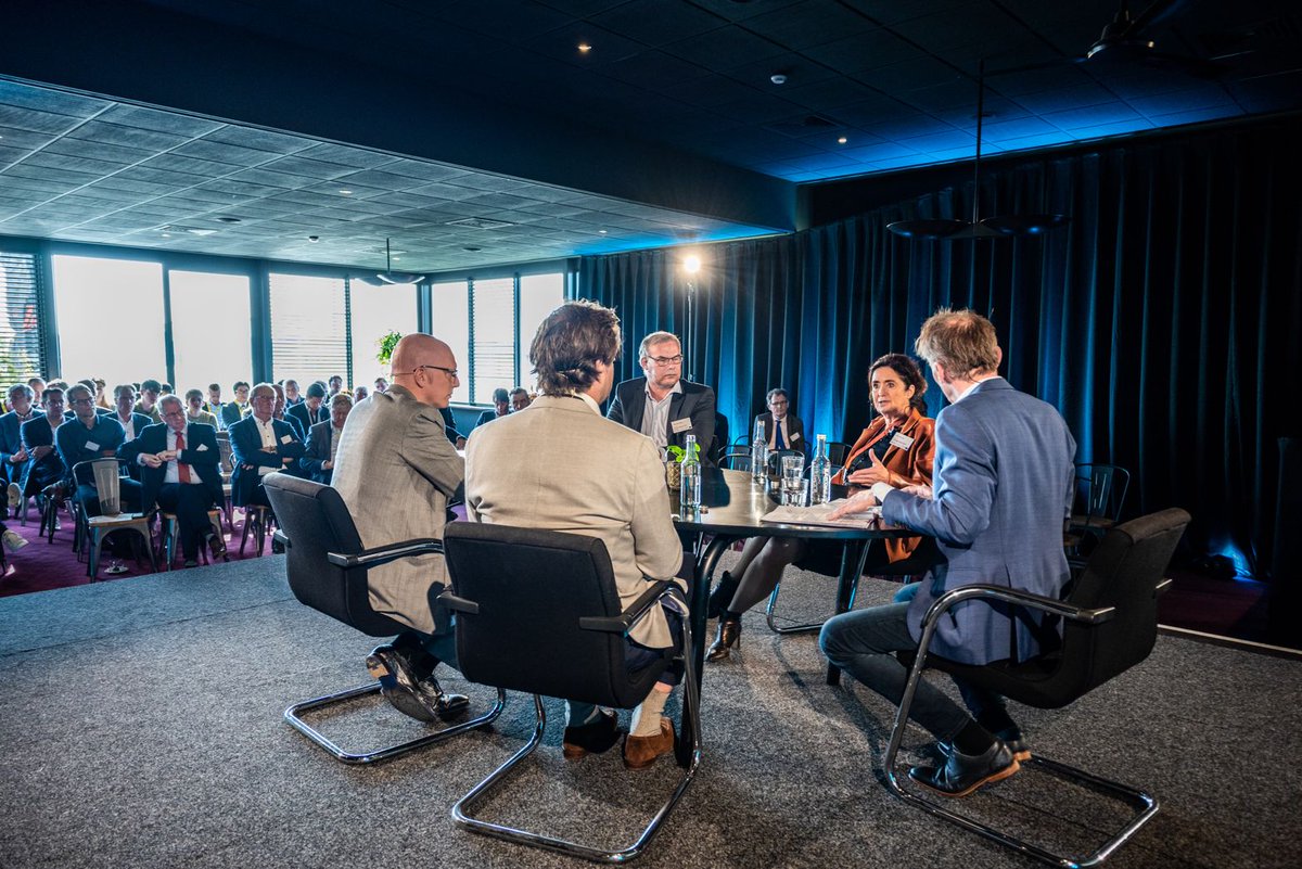 AirportEelde's tweet photo. Vandaag maakte GAE deel uit van symposium Wind meets Gas. 100 gasten uit 10 landen kwamen op de luchthaven bijeen om te praten over waterstof en offshore energie. GAE is Europa’s eerste Hydrogen Valley Airport en speelt als Energy Hub een belangrijke rol in de energietransitie https://t.co/jCne1uwcJ1