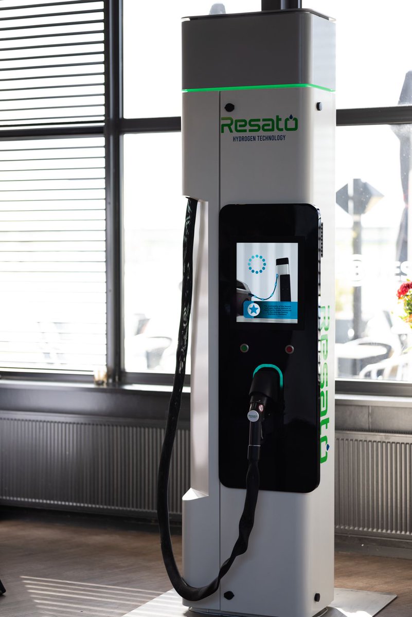AirportEelde's tweet photo. Vandaag maakte GAE deel uit van symposium Wind meets Gas. 100 gasten uit 10 landen kwamen op de luchthaven bijeen om te praten over waterstof en offshore energie. GAE is Europa’s eerste Hydrogen Valley Airport en speelt als Energy Hub een belangrijke rol in de energietransitie https://t.co/jCne1uwcJ1