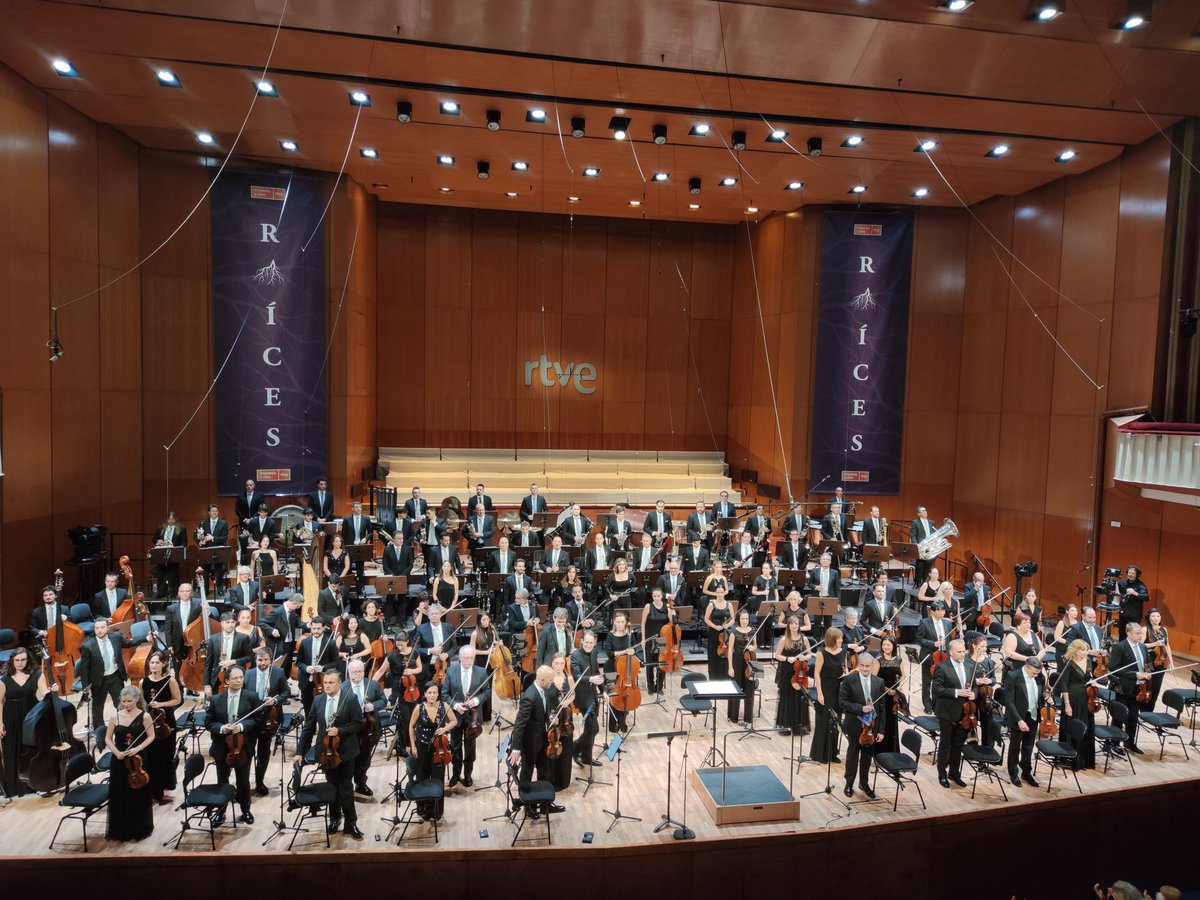 Estamos en directo por <a href="/la2_tve/">La 2</a>  Sinfonía núm.3 de #Mahler con Stefanie Irányi y el <a href="/corosinankay/">Coro Sinan Kay</a> Dirige Pablo González <a href="/pgconductor/">Pablo González</a> 
También por <a href="/radioclasica/">Radio Clásica</a> 
<a href="/rtve/">RTVE</a>