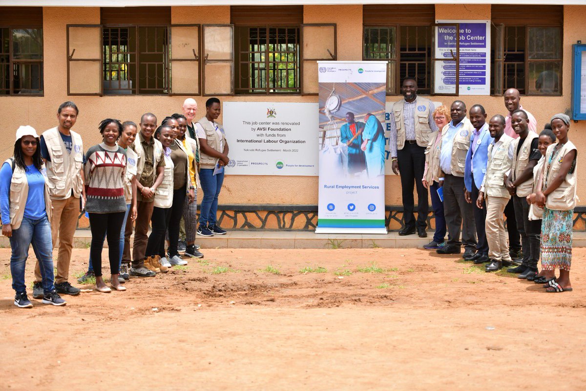 FondazioneAVSI's tweet image. #Uganda:
Today, a high @ILO delegation visited the AVSI-managed Nakivale Job Center and has interacted with hundreds of @refugee youth skilled for job readiness with funding from ILO. 
The visit was attended by: Tine Staermose, Nick Grisewood and Wellington Chibebe.