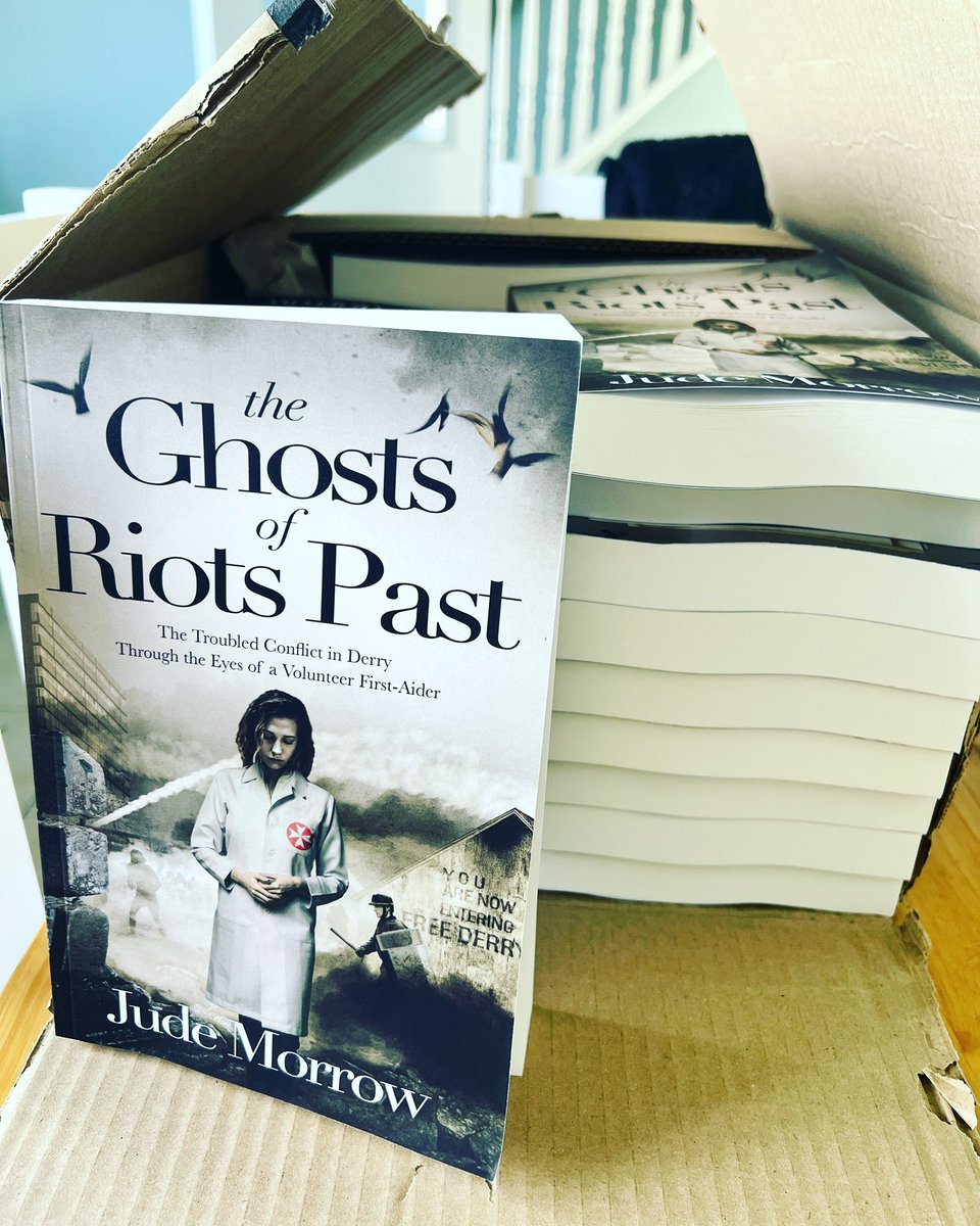 JudeMorrow10's tweet photo. An exciting day 😁😁 The first batch of launch books have arrived 📗📗 this is the best feeling ever! https://t.co/5AeObFjkHw