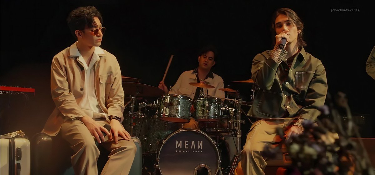 checkmatevibes's tweet photo. What a charming combination thanks! You're awesome guys 🤘🏼🎤🎶❤️ @jeffsatur @MEAN_Band #LiveSessionFade #ลืมไปแล้วว่าลืมยังไง #FadeJeffSatur #JeffSatur #Meanband (my screens) https://t.co/yiwYRkaITT
