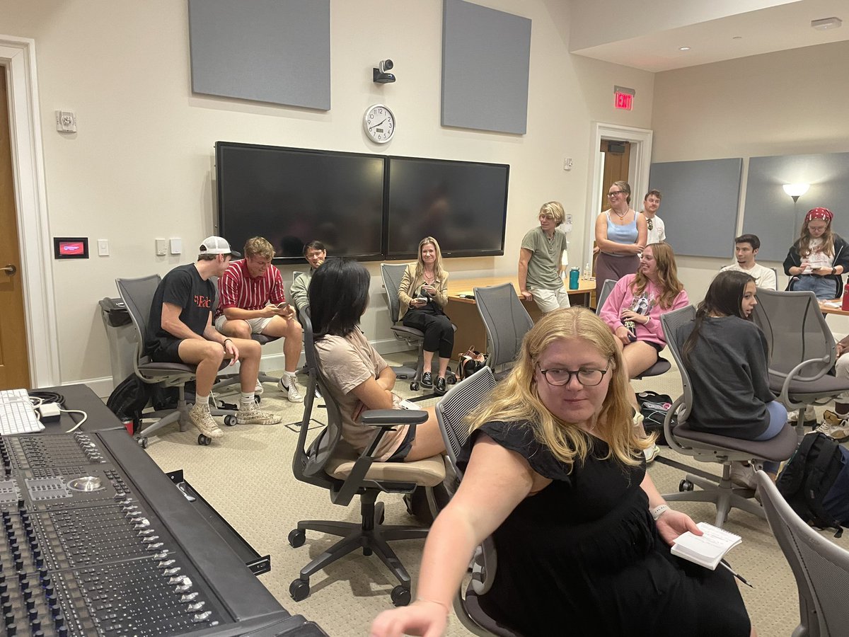 jochancy's tweet photo. The students of Terry at UGA are exploring the use of AI content generators. This model of creative freedom is very promising in the music industry looking forward. Thank you to @bobmoz for introducing us to this platform. #techstars #uga #music https://t.co/xIc4wEmFQV