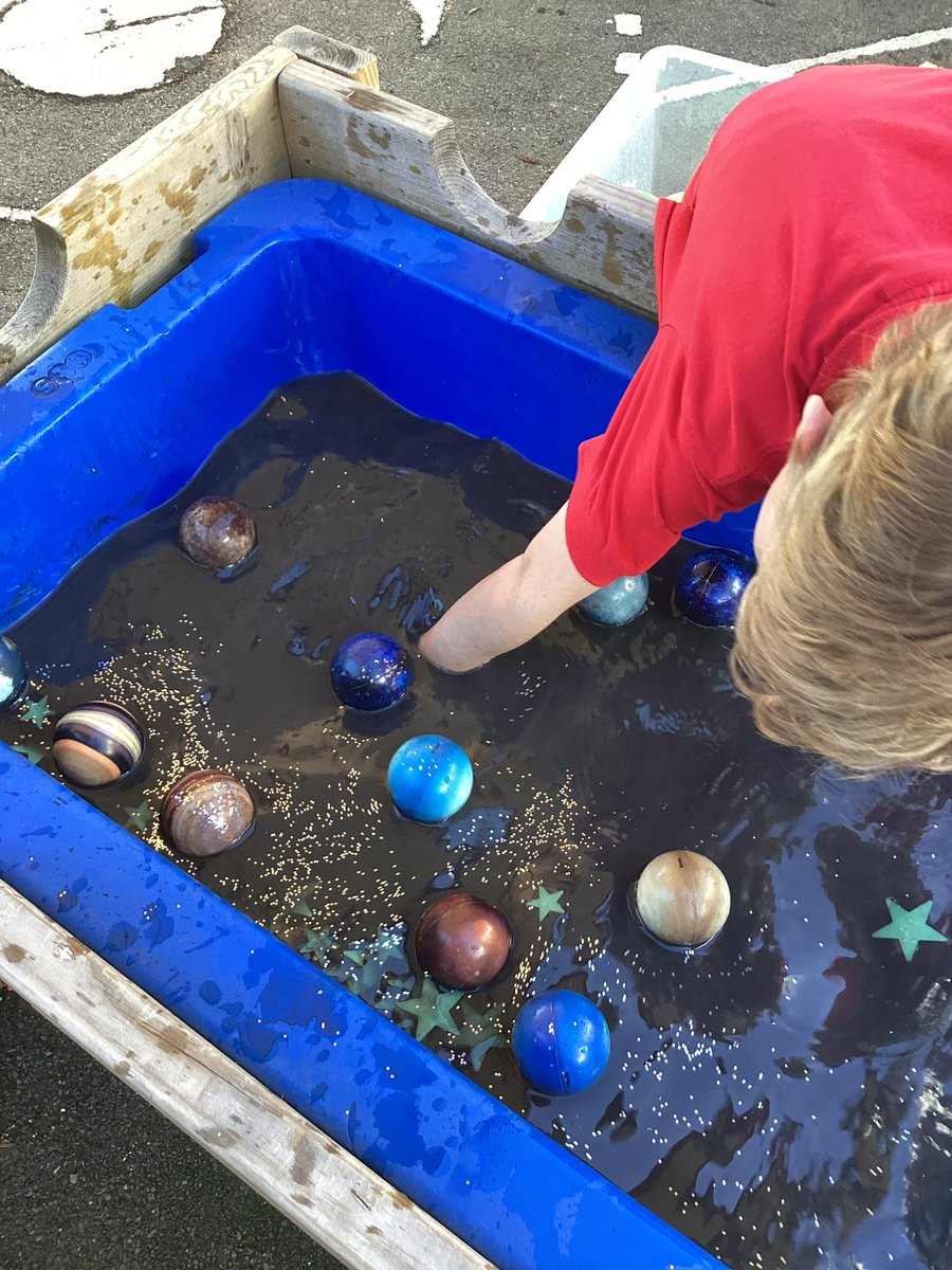 misscose1's tweet image. Planet and stars sensory play - My class had a brilliant time celebrating World Space Week! 🪐🌎⭐️ #WorldSpaceWeek2022 #edutwitter @WAlvingtonLAP