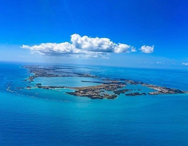 WeAreBermuda's tweet photo. Billion Dollar View from Air Canada Rouge Flight….

Shining Bermuda - After hurricane Fiona…📸:@wanderlustsayak

#bermuda #bermudaful #bermudalife #wearebda #wearebda365 #wearebermuda #wearebermuda365 #islandlife #islandvibes #bermudafullday #bermudapalettes #YesBermuda #tlpi… https://t.co/Xdtmn5RZwS