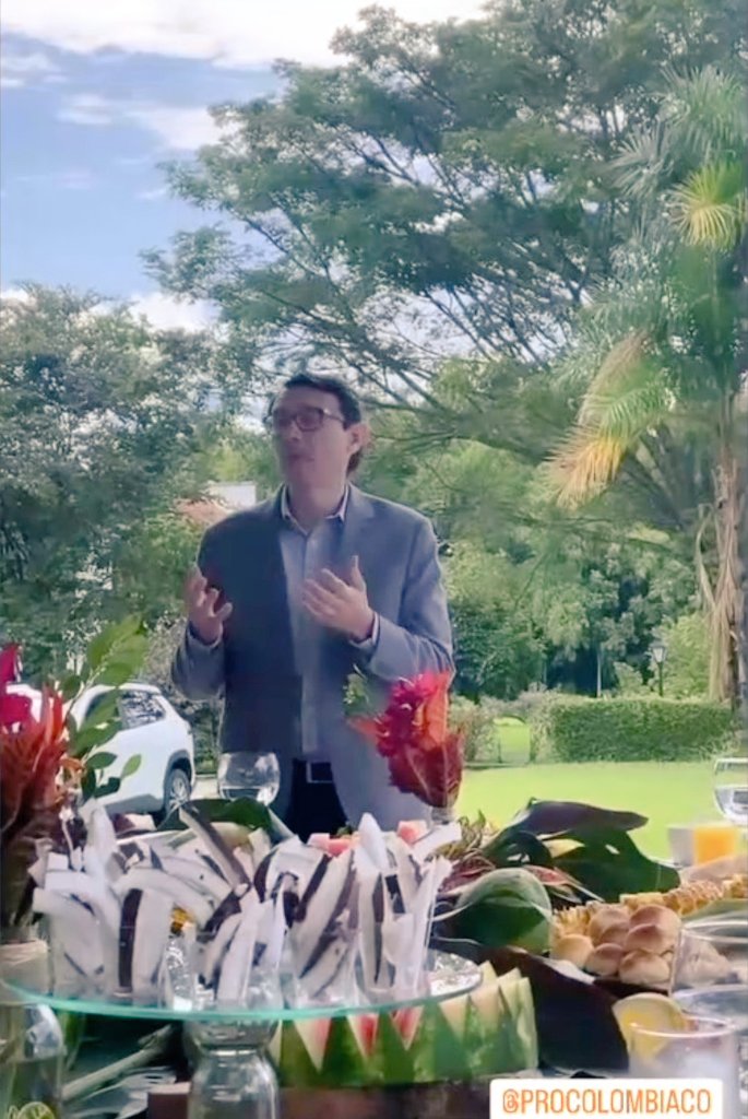 edosanchez77's tweet photo. Presentamos Colombia y Quindio como destino para Turismo de Romance a 15 wedding planner internacionales en el marco del Forever Wedding Summit 2022. @PROCOLOMBIACO @g_salcedo_r @orianim https://t.co/NtgmU6MIKJ