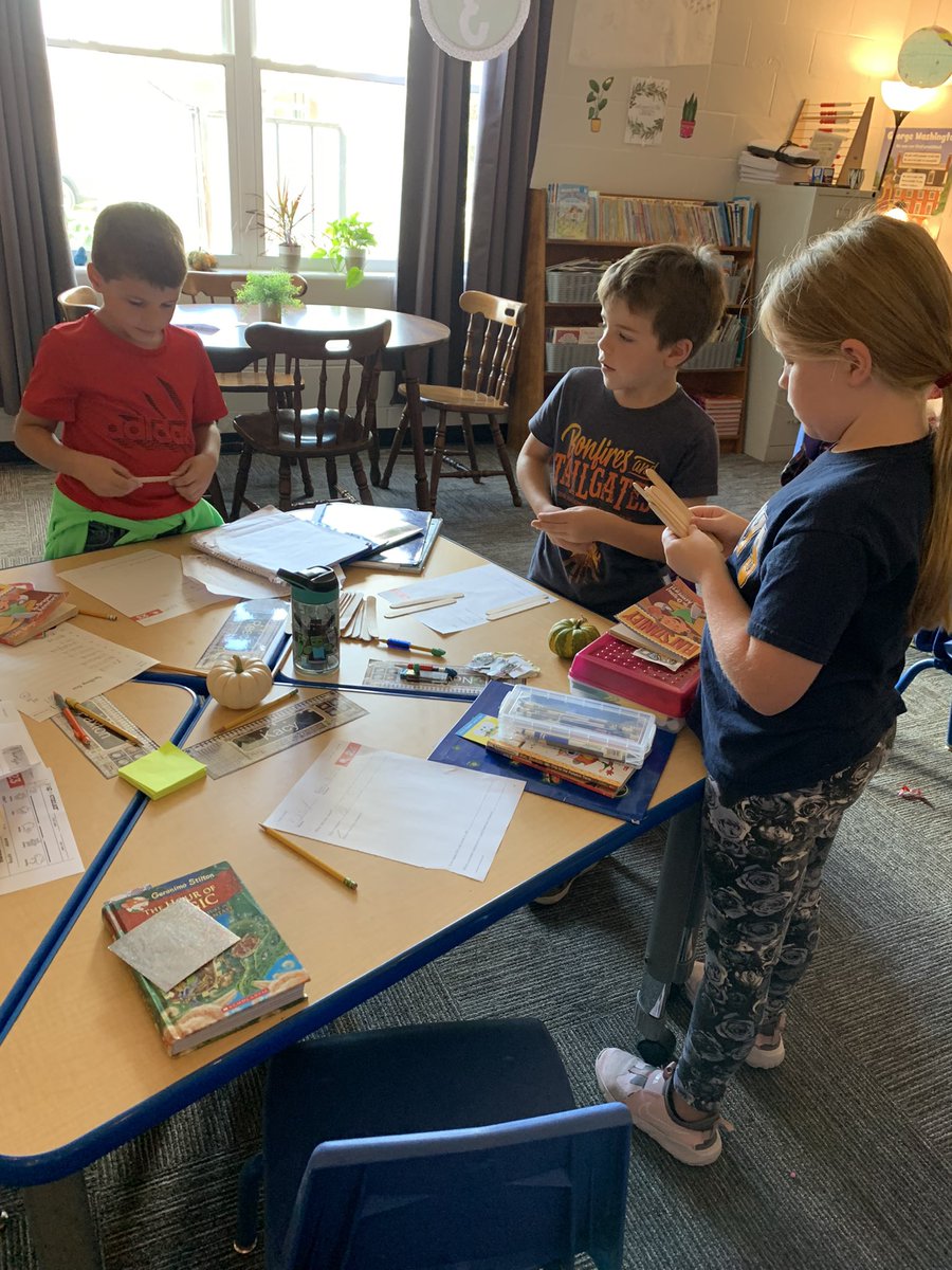 NEN2ndgrade's tweet photo. Estimation Centers going on in Math today along with regrouping and skip counting @NENbluejays https://t.co/KibXEFjtIc
