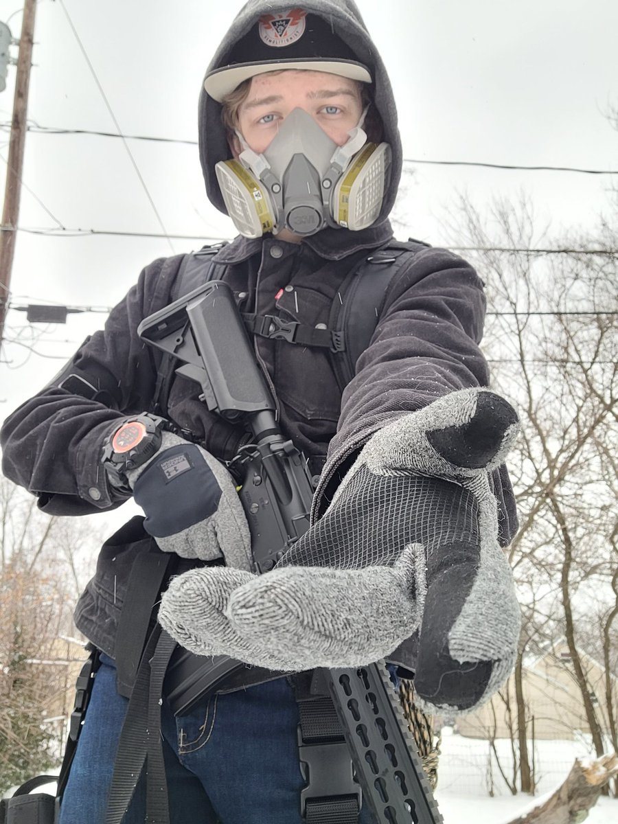 Agent_IceWolf's tweet photo. Old to new! (Still the same hat 😂)
I can’t wait to use the LED mask
.
.
.
#TheDivision #TheDivision2 #thedivisioncosplay #divisioncosplay #ubisoftcosplay https://t.co/W0nBivJmap