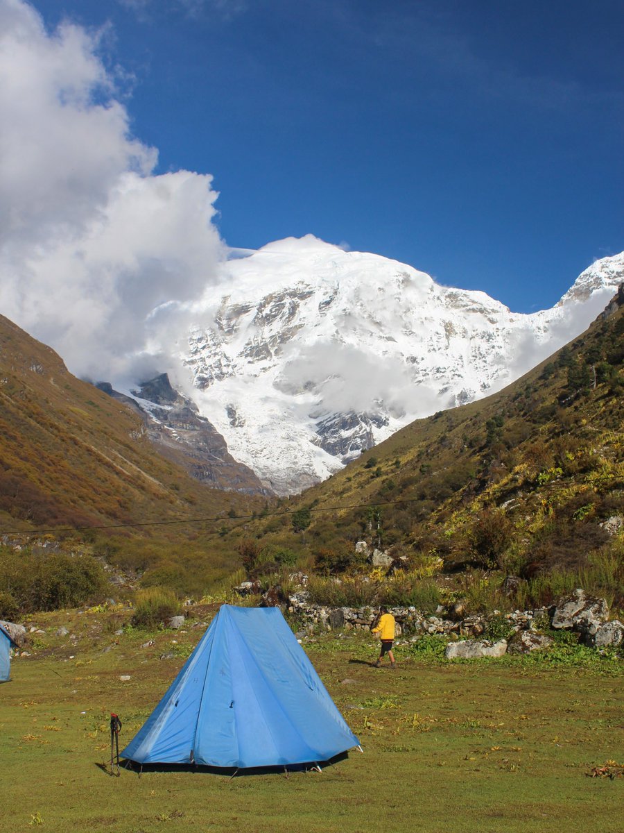 t_dsamurai's tweet photo. Jomolhari in all of its greatness 🏔️
📍Jangothang base camp 
.
.
#bucketlisttravel #lovinglife https://t.co/rjbU5mZOJw