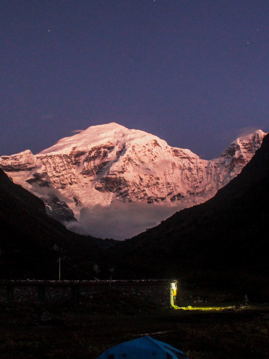 t_dsamurai's tweet photo. Jomolhari in all of its greatness 🏔️
📍Jangothang base camp 
.
.
#bucketlisttravel #lovinglife https://t.co/rjbU5mZOJw