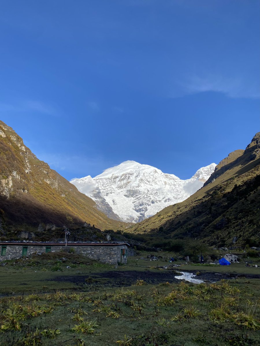t_dsamurai's tweet photo. Jomolhari in all of its greatness 🏔️
📍Jangothang base camp 
.
.
#bucketlisttravel #lovinglife https://t.co/rjbU5mZOJw