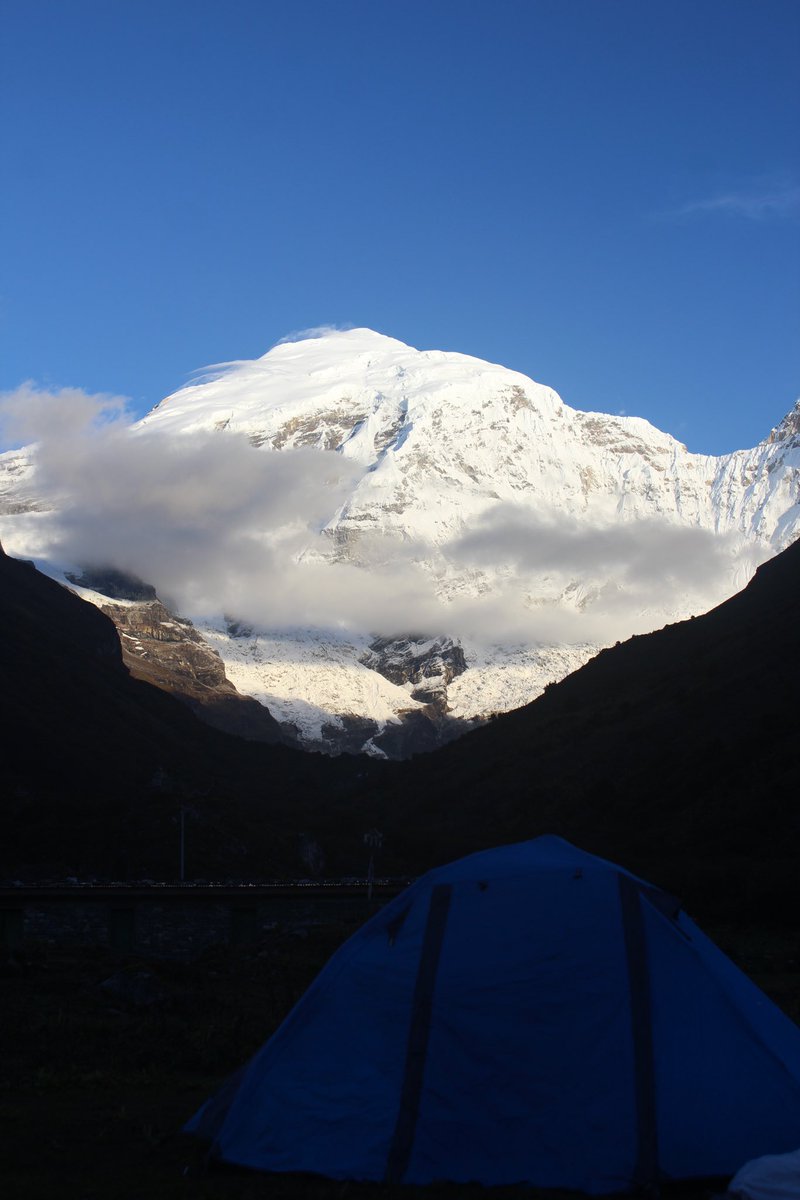 t_dsamurai's tweet photo. Jomolhari in all of its greatness 🏔️
📍Jangothang base camp 
.
.
#bucketlisttravel #lovinglife https://t.co/rjbU5mZOJw