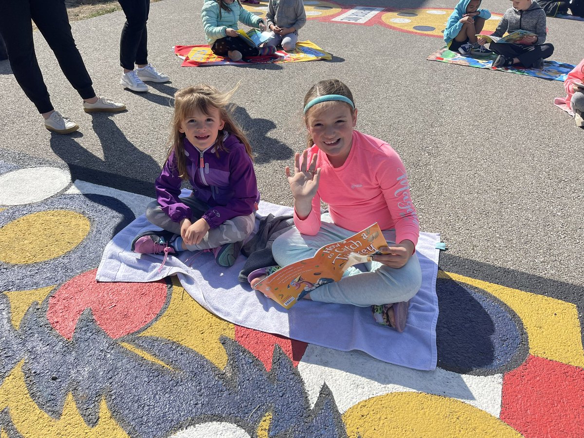 LHLionsSMSD's tweet photo. This makes my heart smile!!!  Our kindergarten lions love spending time with their third grade mentors! https://t.co/2aHzAQWR2r