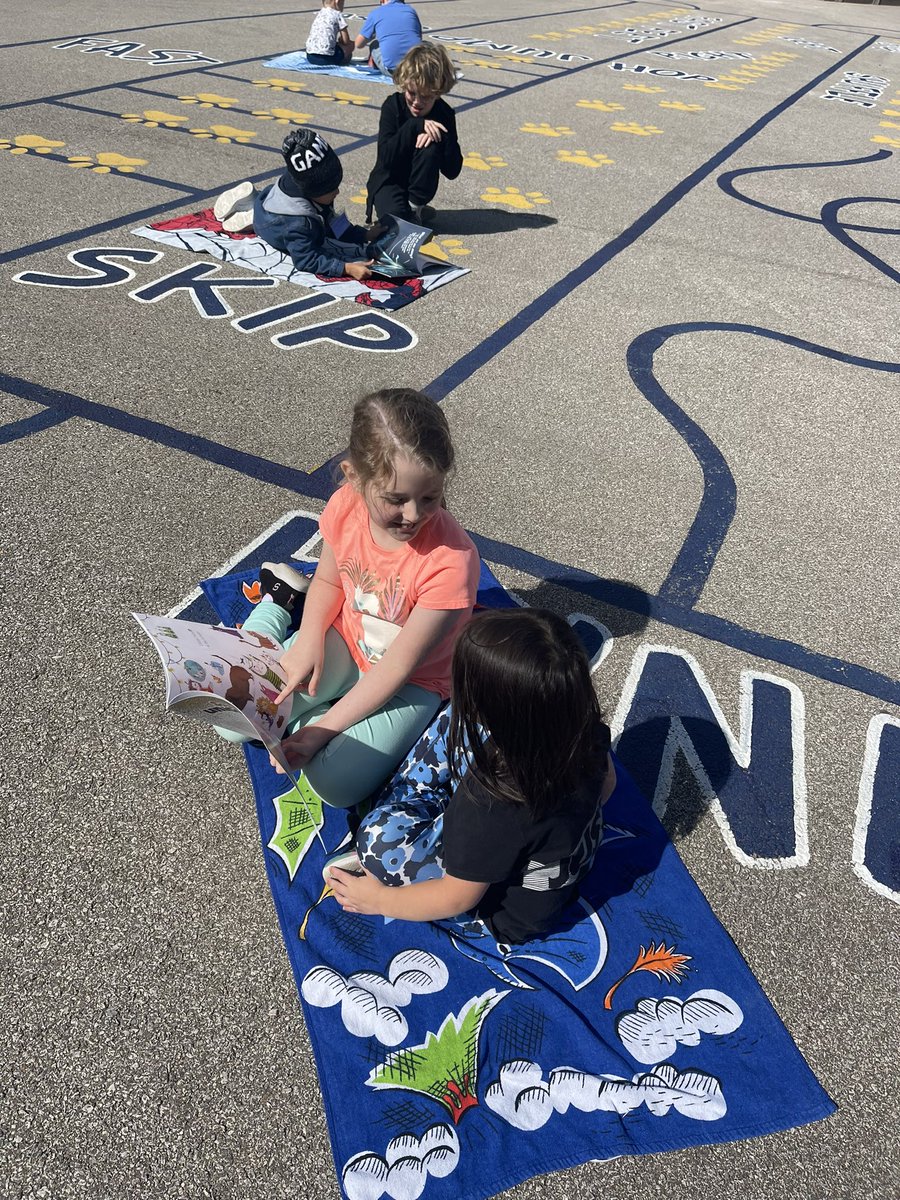 LHLionsSMSD's tweet photo. This makes my heart smile!!!  Our kindergarten lions love spending time with their third grade mentors! https://t.co/2aHzAQWR2r