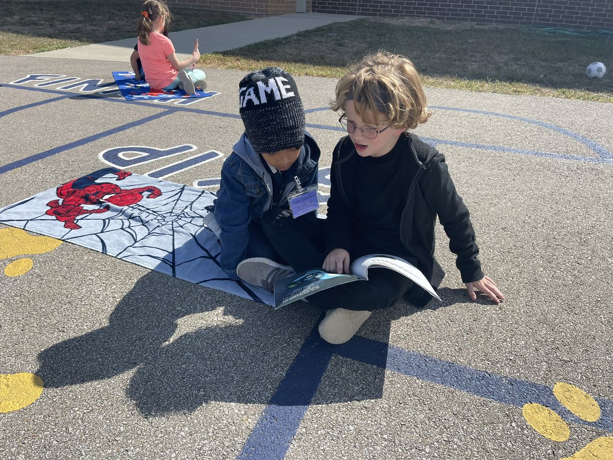 LHLionsSMSD's tweet photo. This makes my heart smile!!!  Our kindergarten lions love spending time with their third grade mentors! https://t.co/2aHzAQWR2r
