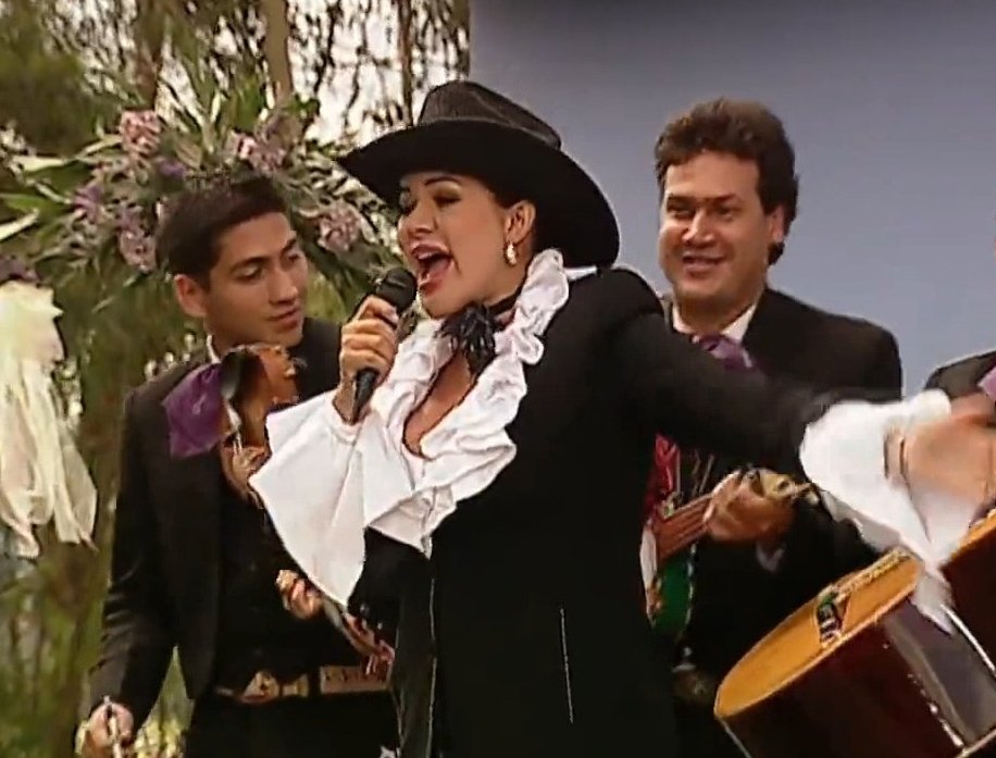 PasdeGavilanes's tweet photo. #PasiónDeGavilanes #GavilanesNova #PDG95 Fiesta en familia. https://t.co/lJdra0Isun