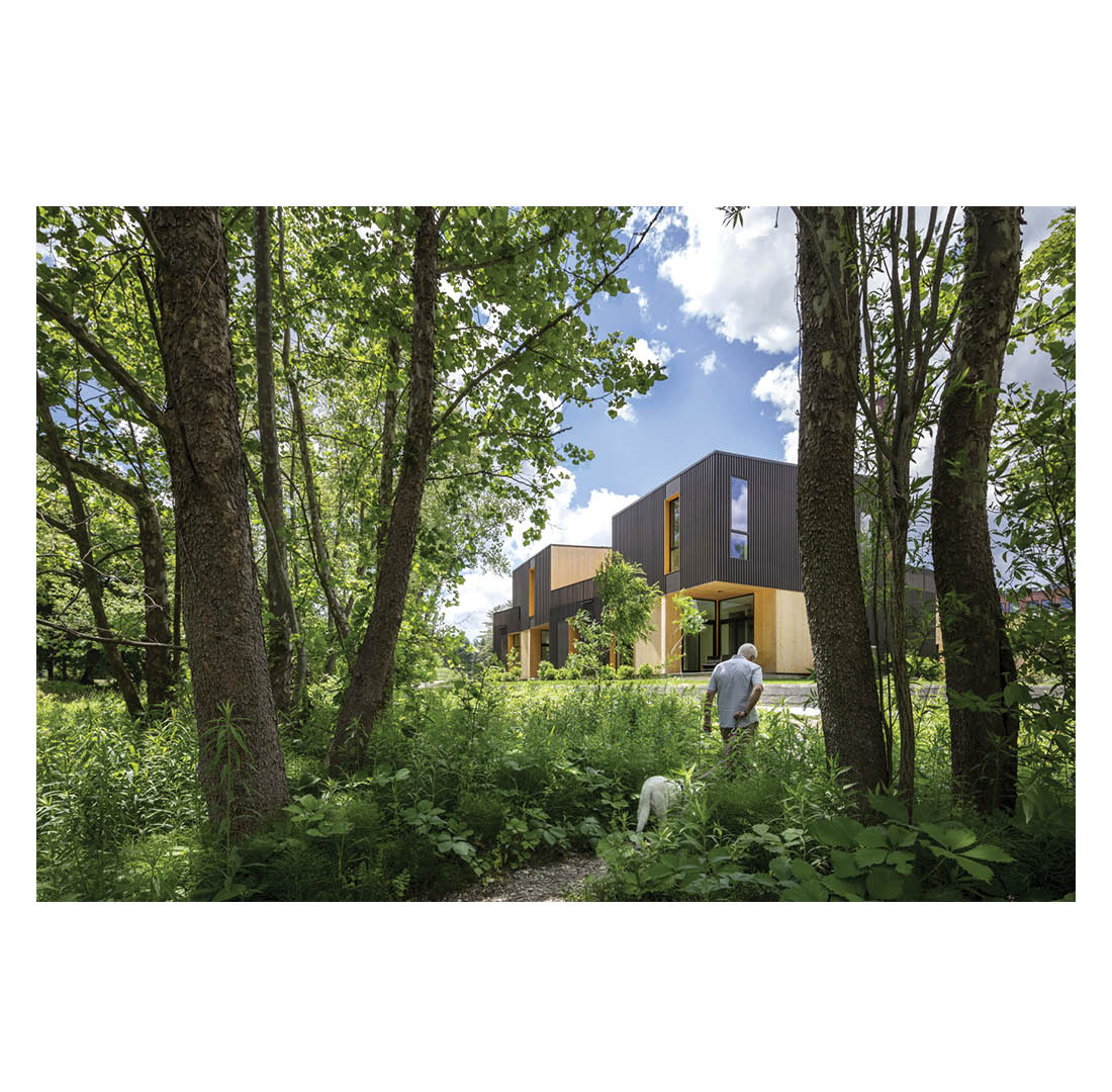 OffshootsINC's tweet photo. An Outdoor Living Room? 🌳

Receiving a BSA Design Award, the Cable Mills Modern Mill and Riverhouse Offshoots project has transformed into a functional and amenity-filled space for pedestrians while also seamlessly transitioning into a restorative landscape. https://t.co/dZ0uJigeEo