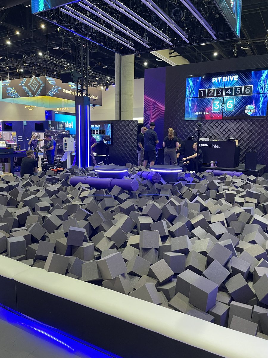 GoodGameLabz's tweet image. You’ve gotta 1v1 you’re 2nd @, you winning?

We’re at Twitch Con  at booth 1212