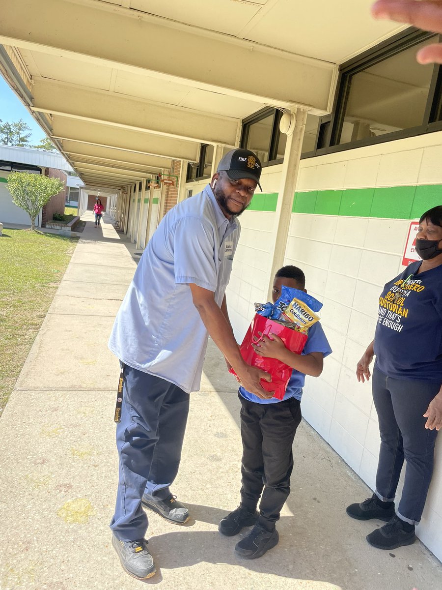 WilliamsT2nd's tweet photo. Because they make a difference! @Scurlockbears @HokeCoSchools https://t.co/H0oqAgzKym