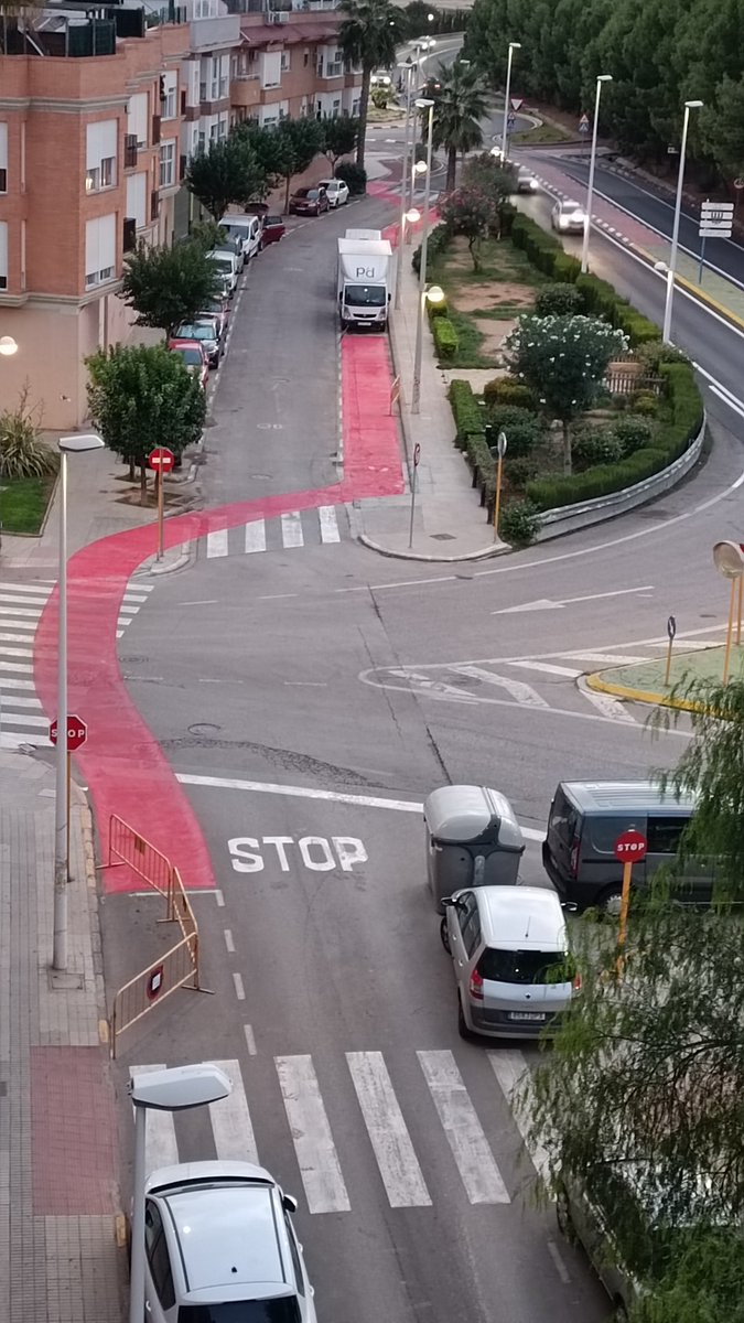 Noemph's tweet photo. @Maribel_Albalat Sra Alcaldesa con todos el aparcamiento que se ha cargado con el carril bici, qué tenemos que hacer los vecinos con nuestros coches? Nos los subimos a casa? Entre la súper rotonda, los contenedores desubicados, la parada de bus... faltaba esto 👏🏻@Ajunt_Paiporta https://t.co/CpbKE2FiiO