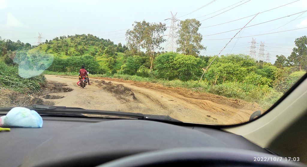 arunGKsoni's tweet photo. परम आदरणीय @ChouhanShivraj , @nitin_gadkari
@SidhiCollector
@RitiPathakSidhi
इस ट्वीट के माध्यम से मैं आपका ध्यान सीधी से शहडोल मुख्य मार्ग में सीधी से मझौली के बीच की सड़क की दुर्दशा के बारे में आकर्षित करना चाहूंगा. वर्तमान में सड़क की स्थिति इतनी खराब है की.. (1/5) https://t.co/Oe385jW7Wr