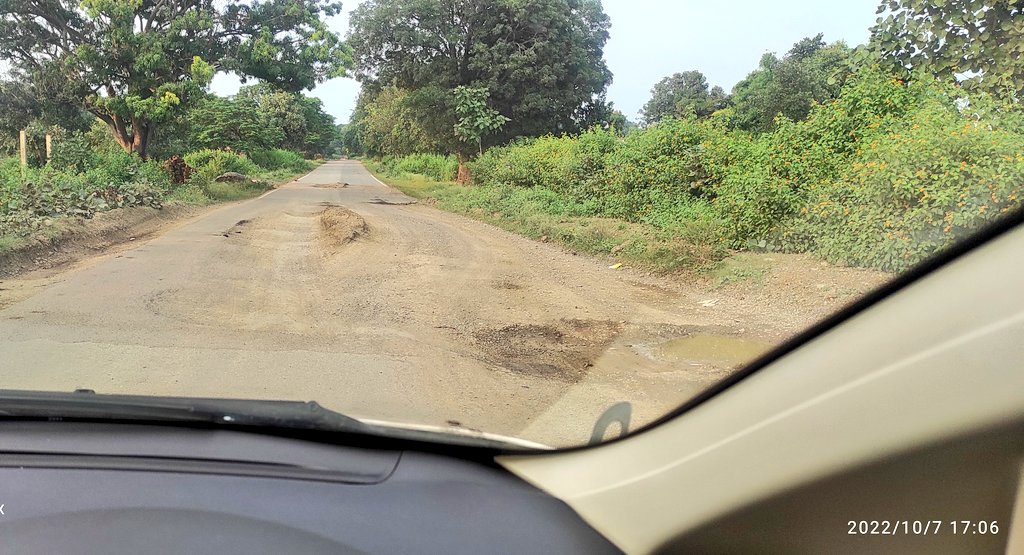 arunGKsoni's tweet photo. परम आदरणीय @ChouhanShivraj , @nitin_gadkari
@SidhiCollector
@RitiPathakSidhi
इस ट्वीट के माध्यम से मैं आपका ध्यान सीधी से शहडोल मुख्य मार्ग में सीधी से मझौली के बीच की सड़क की दुर्दशा के बारे में आकर्षित करना चाहूंगा. वर्तमान में सड़क की स्थिति इतनी खराब है की.. (1/5) https://t.co/Oe385jW7Wr