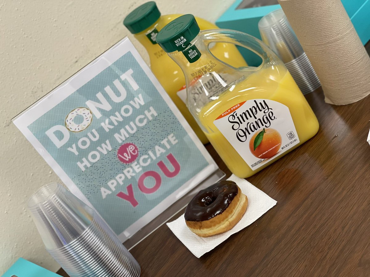 AdrianaCasso's tweet photo. Appreciating our staff at Esparza today!! 💙🦅 @NISDEsparza https://t.co/HGV2FWif5E