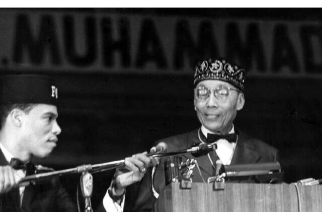 saara_hypnosis's tweet photo. Happy 125th Birth Anniversary Most Honorable Elijah Muhammad #HeLives #NOI #MotherWheel #ASaviourIsBorn #TheEternalLeader https://t.co/LOgdMD2jWP