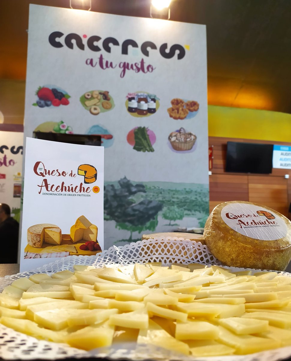 quesodeacehuche's tweet photo. Degustación de Queso de Acehúche en San Sebastián Gastronómika 2022.
#QuesodeAcehúche #QuesodeCabra #DOP #ssg22 #Cáceres https://t.co/jXuv6zA10C