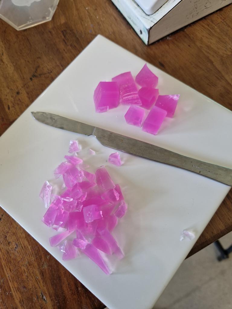MissKForbes's tweet photo. Y11 Biology separates class today demonstrating diffusion and rate of reaction with pink agar jelly! 💟 #Biology #GCSE #CellTransport #Science https://t.co/q7WmQGaC0U