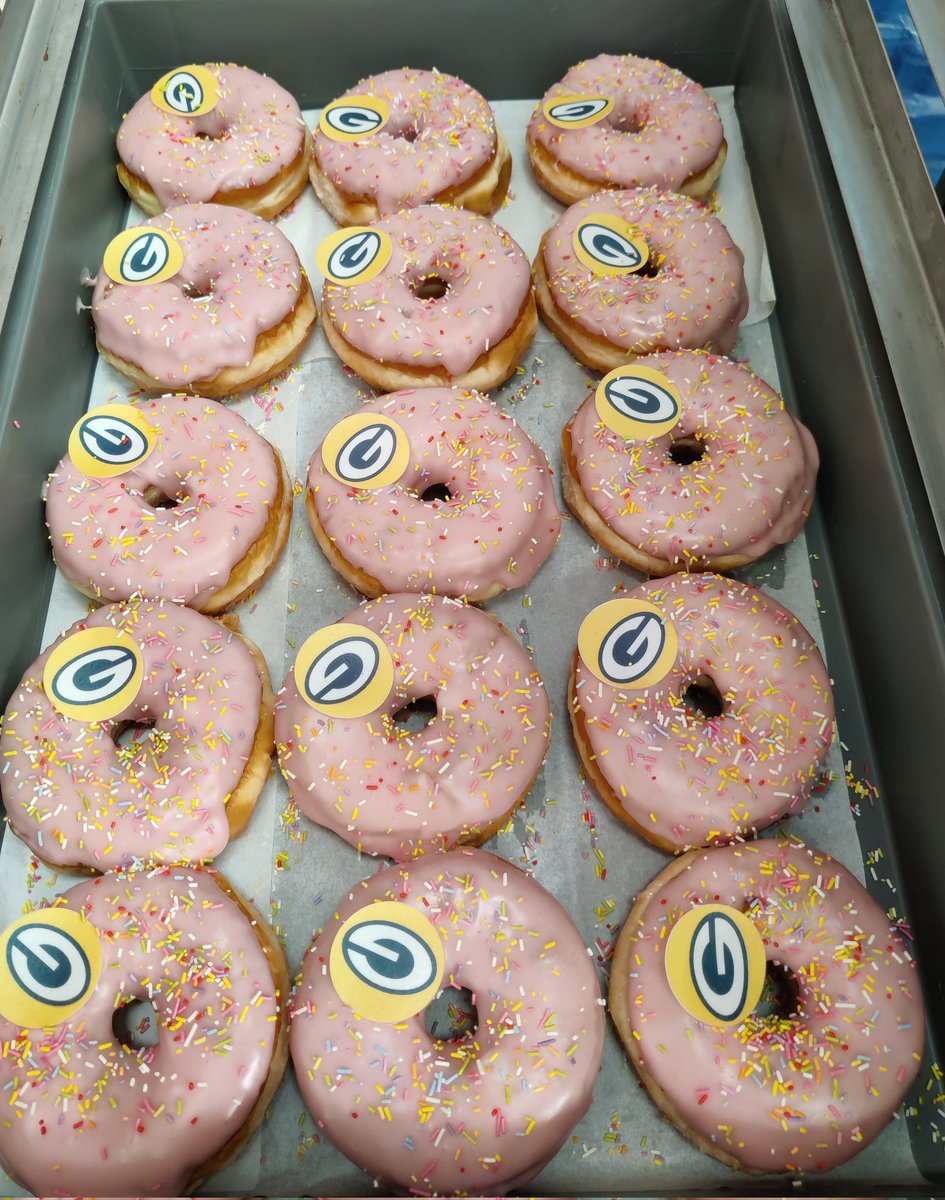 ThePiffDaddy's tweet photo. Got to make Packers topped doughnuts ready for Sunday 💚💛 @ukpackers @NFLUK https://t.co/J0t9s2EIsy