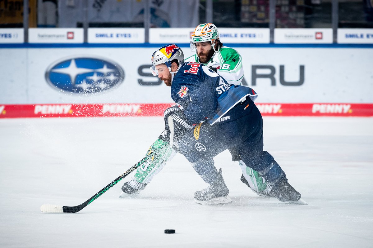 RedBullMuenchen's tweet photo. #RBMvsSCB 1:0 (20.) 🏒
Knappe Führung zur ersten Pause, die total in Ordnung geht. Wir machen insgesamt mehr für das Spiel, aber die Steelers stehen ziemlich gut. @justinschuetz10 durfte sich dann aber doch mit seinem ersten Saisontor belohnen. 💪 #redbulls #miiinga https://t.co/gCukTFDxOa