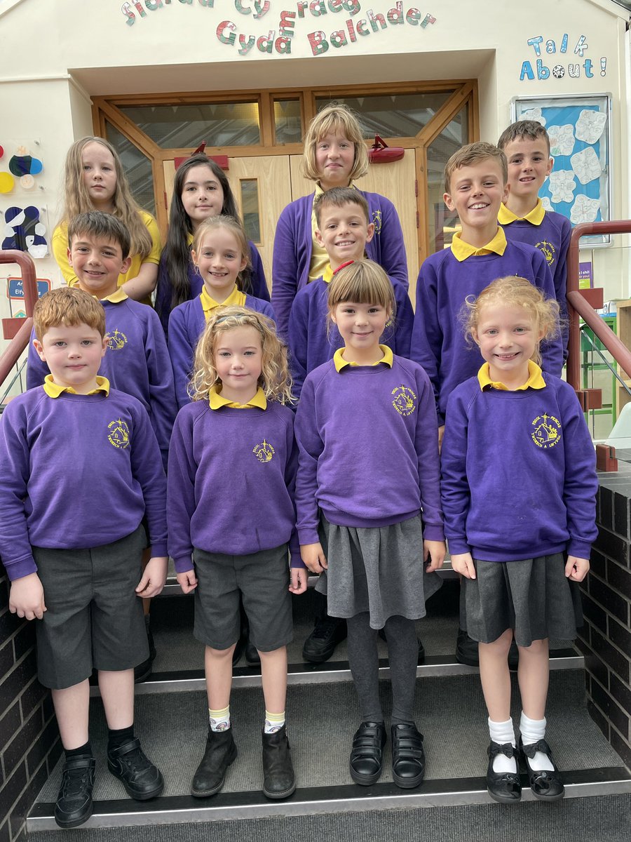 Pencae2's tweet photo. Dyma Griw Cŵl Cymraeg newydd yr ysgol. Here is the school’s new Criw Cwl Cymraeg #cccpc Llongyfarchiadau https://t.co/kEMXqS0iJr