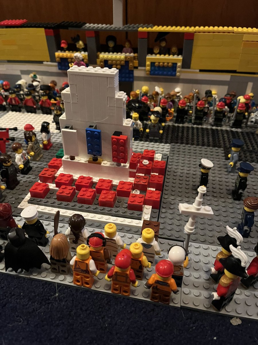 emmmmmms11's tweet photo. My boy has been busy creating again.
This time itโs the Cenotaph.
Check out the Royal box. Itโs even got the #Cambridge children in!!!
#heslegomad @LEGO_Group #creativemind #loveshistory #11yrsold #combininghispassions @KensingtonRoyal @RoyalFamily https://t.co/b8CiTFk2Wu
