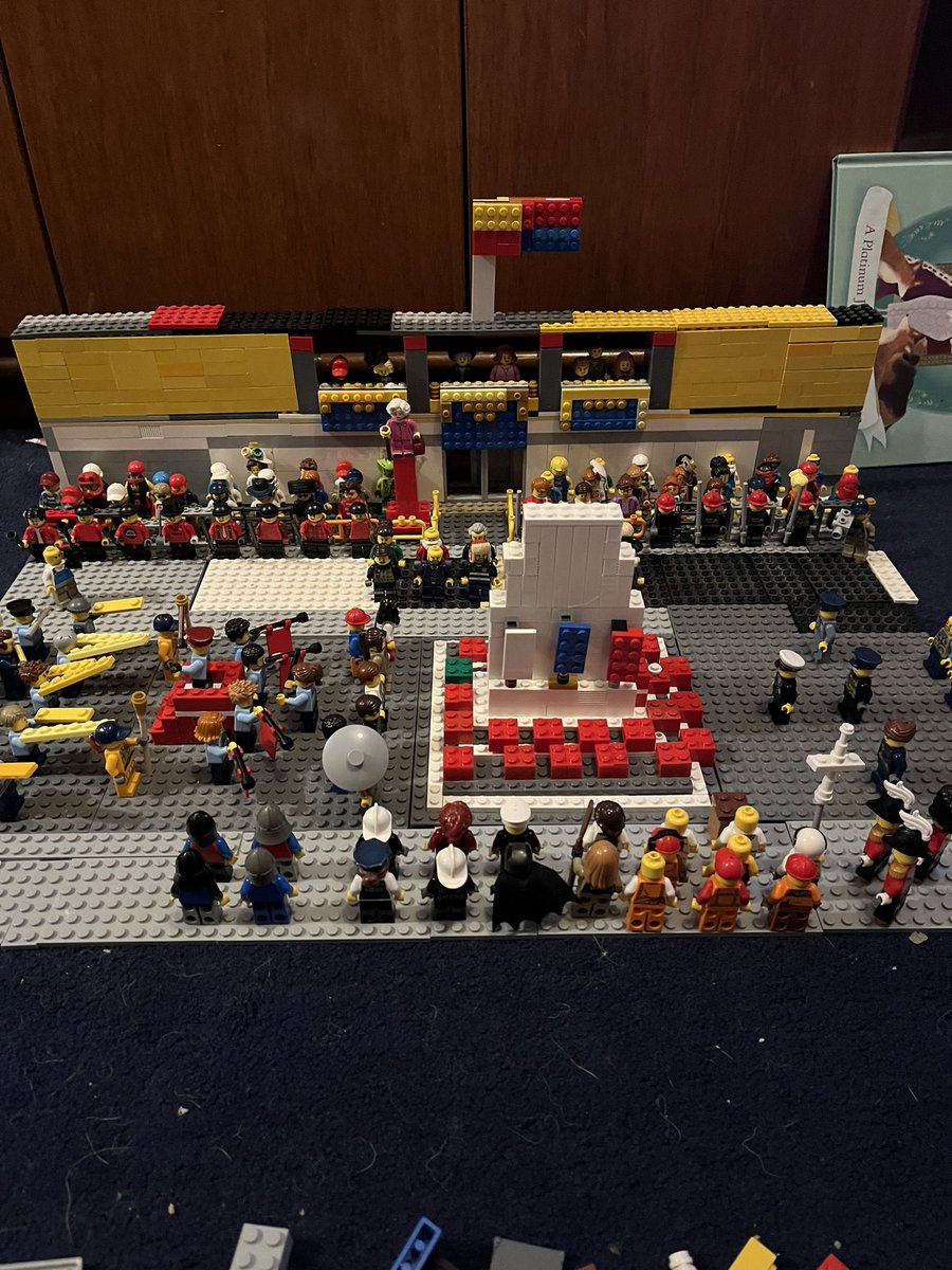 emmmmmms11's tweet photo. My boy has been busy creating again.
This time itโs the Cenotaph.
Check out the Royal box. Itโs even got the #Cambridge children in!!!
#heslegomad @LEGO_Group #creativemind #loveshistory #11yrsold #combininghispassions @KensingtonRoyal @RoyalFamily https://t.co/b8CiTFk2Wu