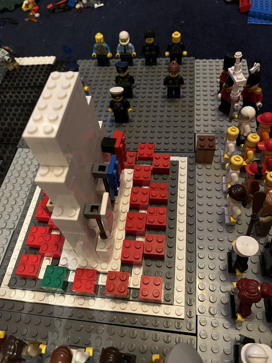 emmmmmms11's tweet photo. My boy has been busy creating again.
This time itโs the Cenotaph.
Check out the Royal box. Itโs even got the #Cambridge children in!!!
#heslegomad @LEGO_Group #creativemind #loveshistory #11yrsold #combininghispassions @KensingtonRoyal @RoyalFamily https://t.co/b8CiTFk2Wu