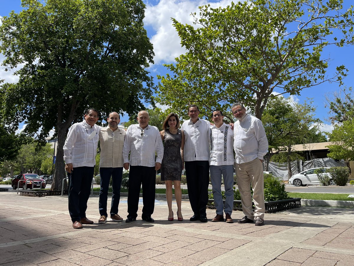 Hoy en Merida, Yucatan,  Mexico, les platiqué a mis compañeros Notarios de esta entidad, sobre el tema “Contratos de Promesa”, agradezco a mi amigo Héctor Victoria Maldonado, y un gusto coincidir con mi amiga Guadalupe Diaz, <a href="/gdcoax/">Guadalupe Díaz Carranza</a> <a href="/notariosdmexico/">notariosdemexico</a>