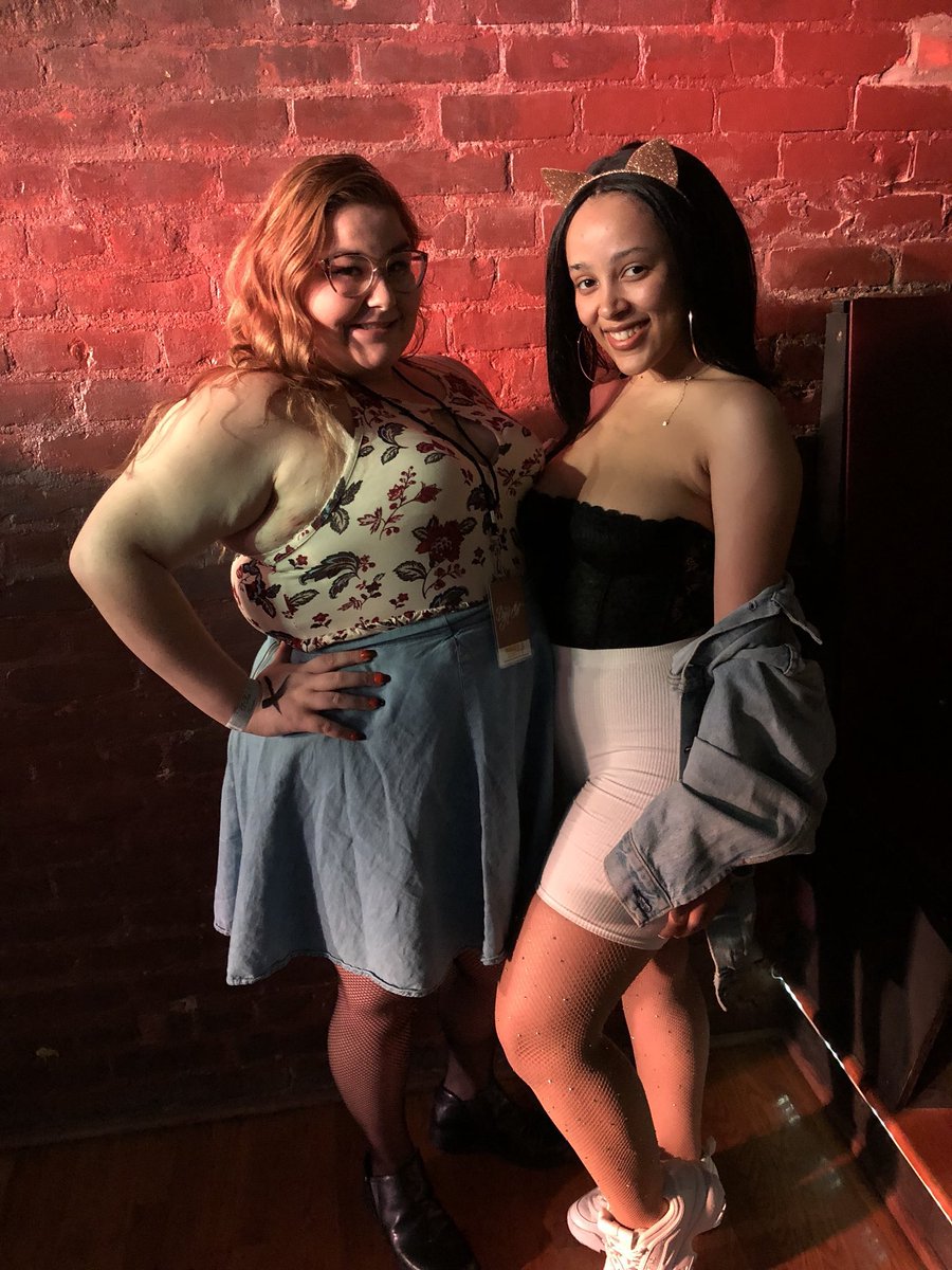 ThrowbackDoja's tweet photo. Doja Cat backstage with fans on day 17 of her #AmalaTour in Detroit 4 years ago today (october 7th 2018) https://t.co/v5YuVAwGQV