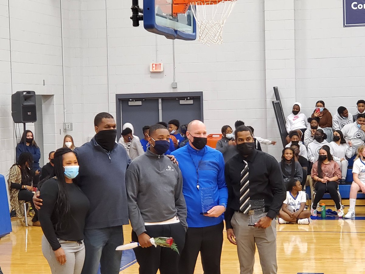 GCSchoolsNC's tweet photo. Javion Jones, a 9th grader at the A&amp;T Four Middle College, has been selected as a @American_Heart Youth Heart Ambassador. Javion went into cardiac arrest at 13. Luckily, his coaches knew how to save his life. Now, he can encourage and advocate for others: https://t.co/muG3Z1tX5h https://t.co/UhTouc1fH8