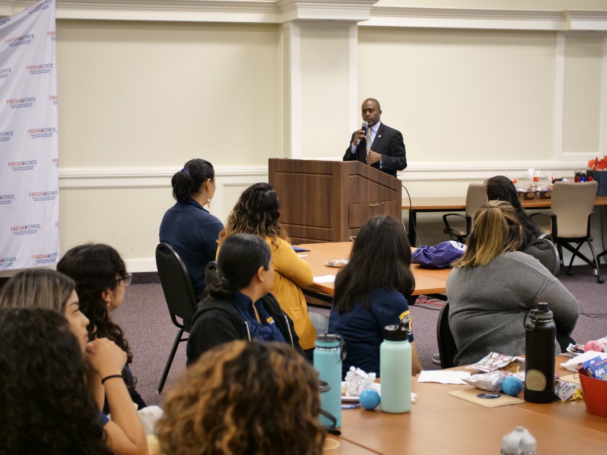 FresnoKremenEdu's tweet photo. Superintendent @TonyThurmond  joined us for our second institute: Creating Affirming Experiences and a Sense of Belonging for Males of Color and LGBTQ+ Communities. Thanks Superintendent Thurmond and educators in the Valley! #EnseñamosInstitute #FresnoState #Ensenamosenelvalley https://t.co/wMN7hZmVgZ