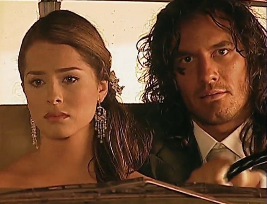PasdeGavilanes's tweet photo. #PasiónDeGavilanes #GavilanesNova #PDG95 Norma necesita comprobar que su madre se encuentra bien antes de continuar con la celebración de su matrimonio. https://t.co/0W4wMNQXRM