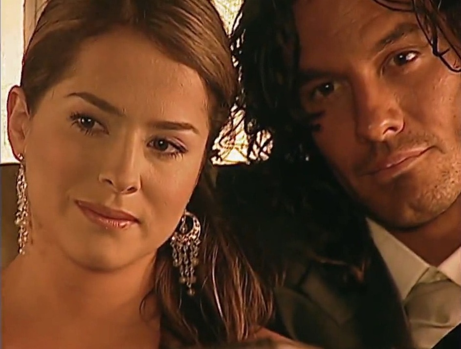 PasdeGavilanes's tweet photo. #PasiónDeGavilanes #GavilanesNova #PDG95 Norma necesita comprobar que su madre se encuentra bien antes de continuar con la celebración de su matrimonio. https://t.co/0W4wMNQXRM