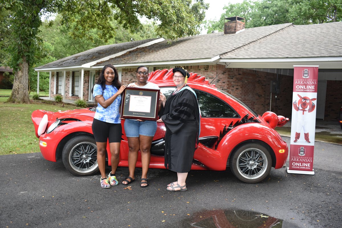 UARKOnline's tweet photo. #RazorbugTour Graduate Spotlight 🎓🌟 Congrats, Tiffany Trotter!

Tiffany graduated with her B.S.N. by studying online. Her goal is to become a nurse anesthetist, an advanced practice registered nurse who administers anesthesia for surgery.

#arkansas #uarkonline https://t.co/5Y44yLmzuP