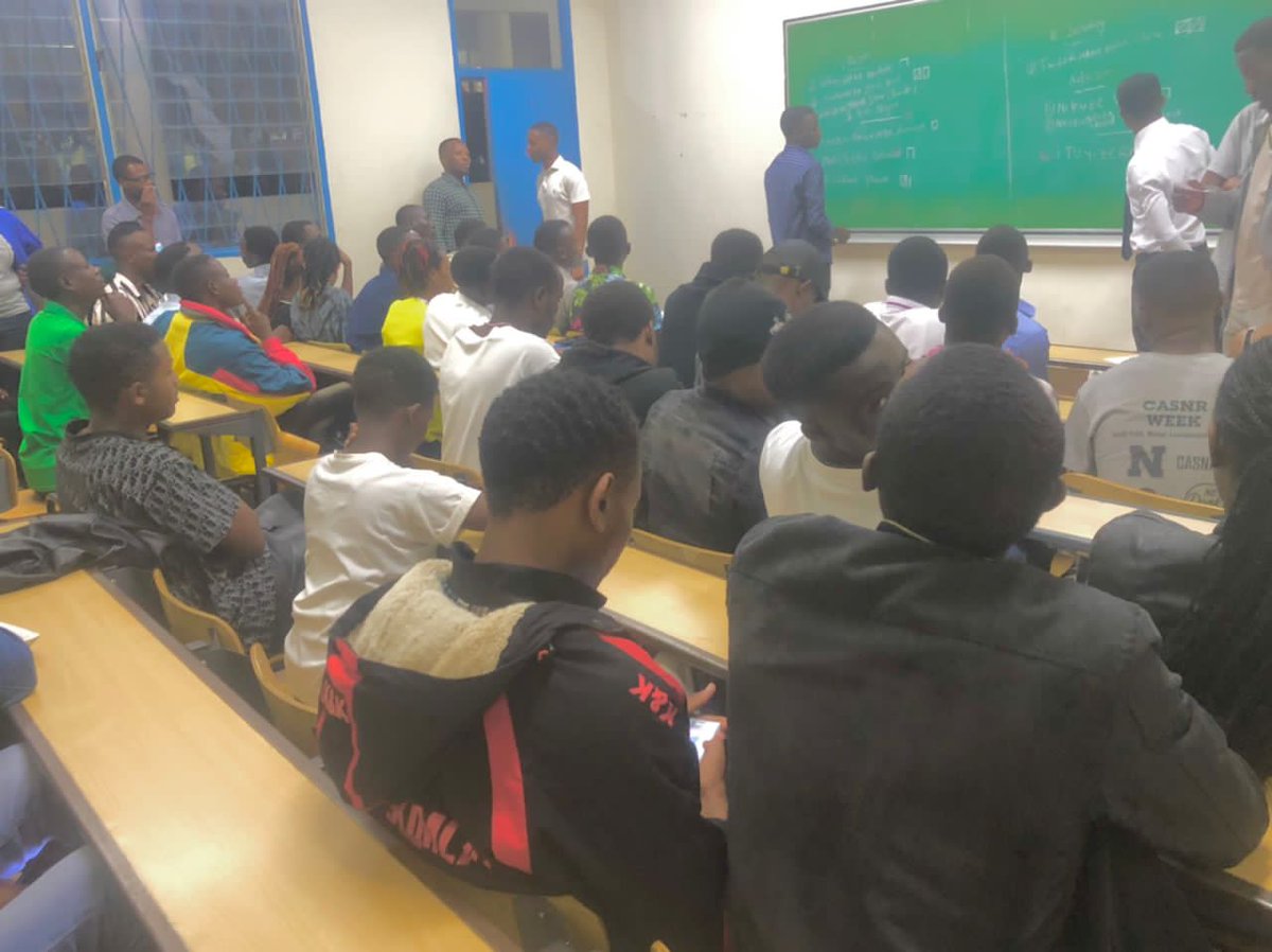 DUSAF12's tweet photo. Uyu munsi amatora ya #DUSAF yaberaga Muri @UR_Huye y'abanyeshuri bahagarariye Abandi mu turere bavukamo yasorejwe @RwandaNorth muturere twa @rulindodistrict @MusanzeDistrict @GakenkeDistrict @GicumbiDistrict na @BureraDistrict 
@UrsuHuye @RwikazaGentil https://t.co/YpEe0Ges6m