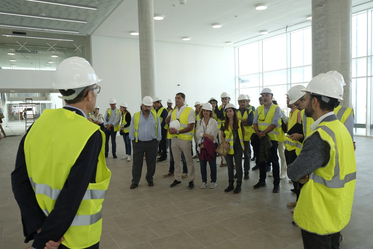 PortsdeBalears's tweet photo. ⚓️ La nova Estació Marítima del #Botafoc serà una realitat a finals de gener de 2023. Avui,👷🏼♀️👷🏼♀️ @COAIBALEARS i @caminsbalears han pogut visitar la recta final de les 🚧 obres. Gràcies per la visita! https://t.co/NsQIDmJZdD