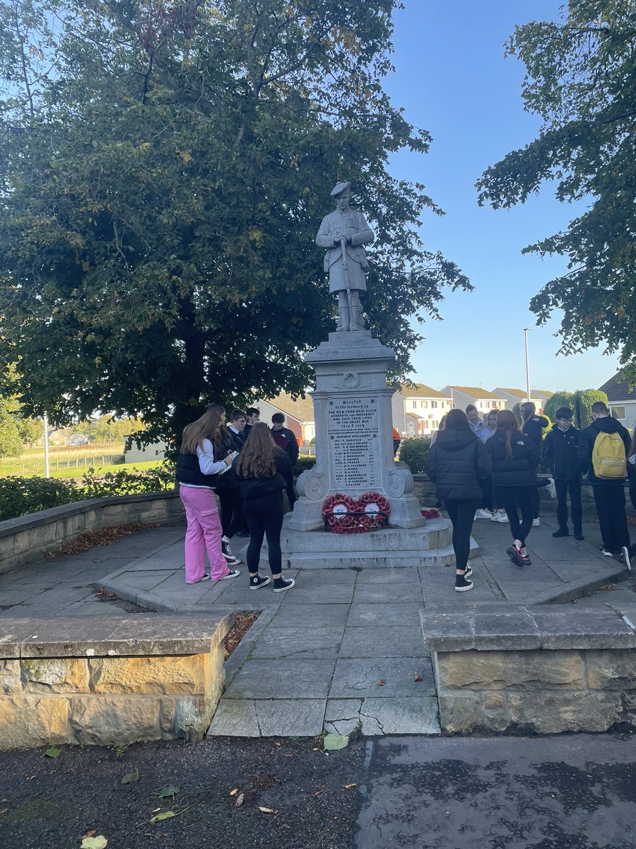 HistoryDeptEHS's tweet image. We took the classroom outside this morning to visit the New Elgin War Memorial. What a lovely morning it was ☀️ #locallearning