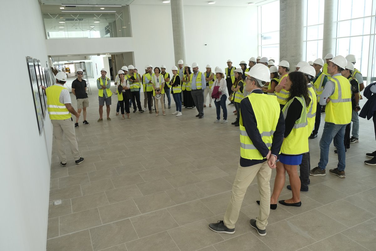 PortsdeBalears's tweet photo. ⚓️ La nova Estació Marítima del #Botafoc serà una realitat a finals de gener de 2023. Avui,👷🏼♀️👷🏼♀️ @COAIBALEARS i @caminsbalears han pogut visitar la recta final de les 🚧 obres. Gràcies per la visita! https://t.co/NsQIDmJZdD