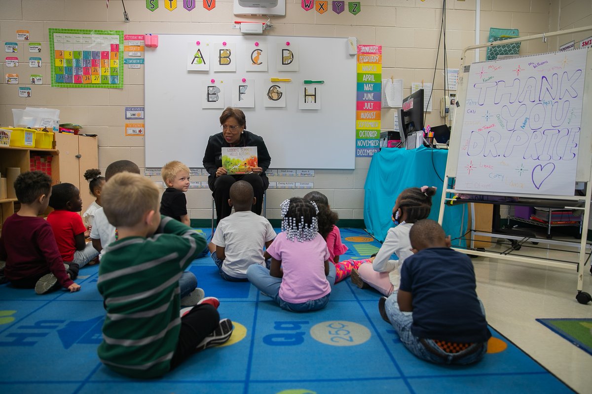 Baldwin_Cty_BOE's tweet photo. We couldn't let PreK Week end without having Superintendent Dr. Noris Price come in to read for our Early Learning Center kids! The kids had a phenomenal time learning all about Autumn with the book, "Goodbye Summer, Hello Autumn" by Kenard Pak. #GaPreKWeek #BCSDPride https://t.co/yJz788fkll