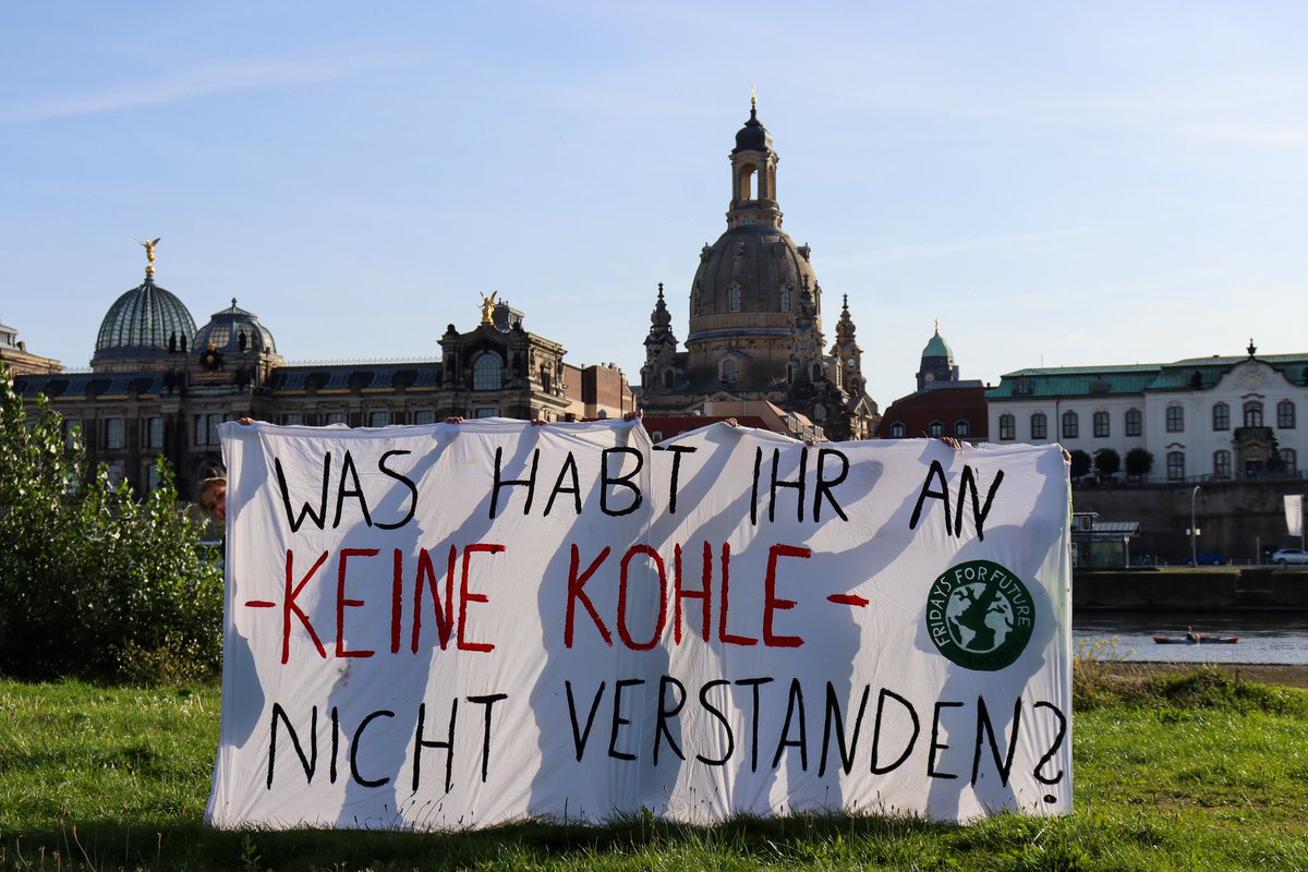 #StandWithLützi 

Wir lassen uns von keinem dreckigen Deal unsere Zukunft verkaufen. #Lützibleibt, weil es anders nicht geht. We keep fighting. ✊💚

<a href="/FFFDresden/">Fridays for Future Dresden</a>