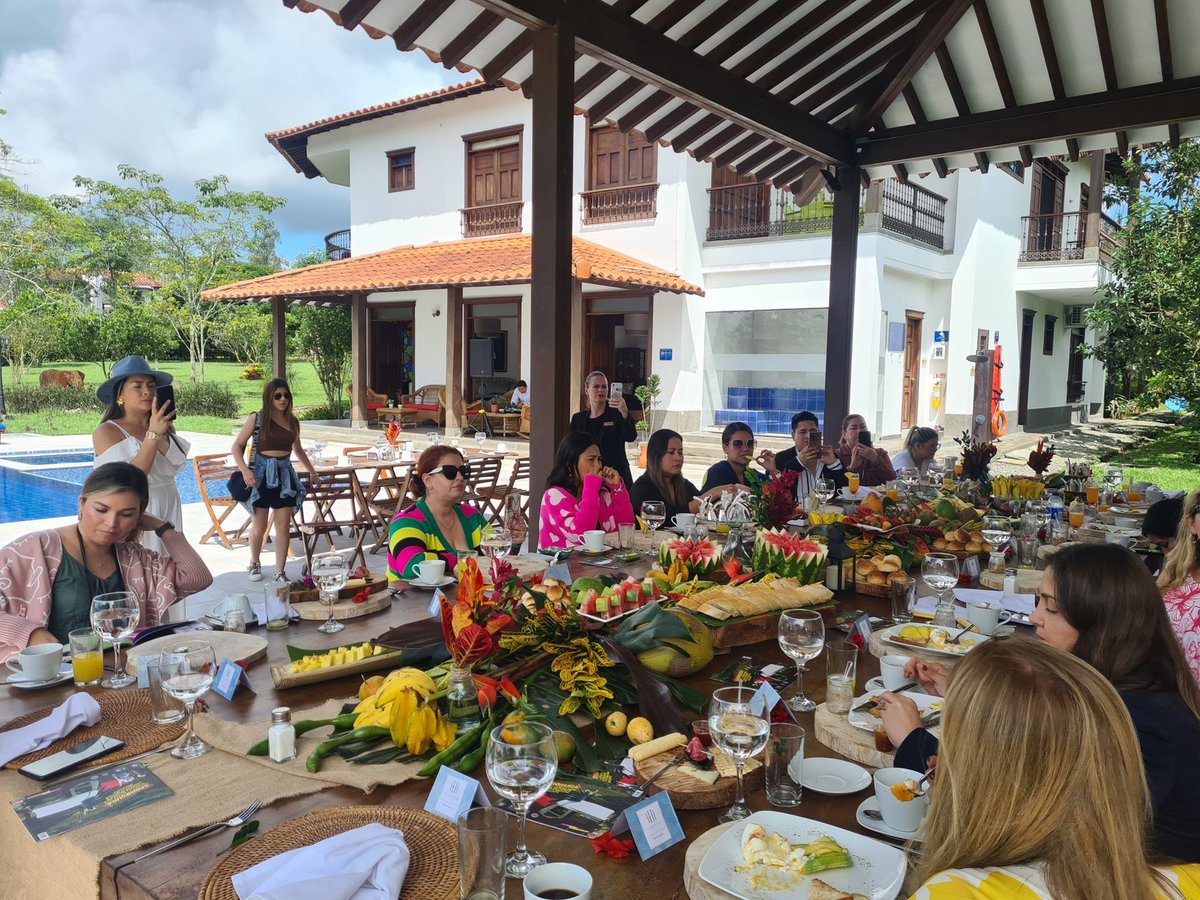 edosanchez77's tweet photo. Presentamos Colombia y Quindio como destino para Turismo de Romance a 15 wedding planner internacionales en el marco del Forever Wedding Summit 2022. @PROCOLOMBIACO @g_salcedo_r @orianim https://t.co/NtgmU6MIKJ